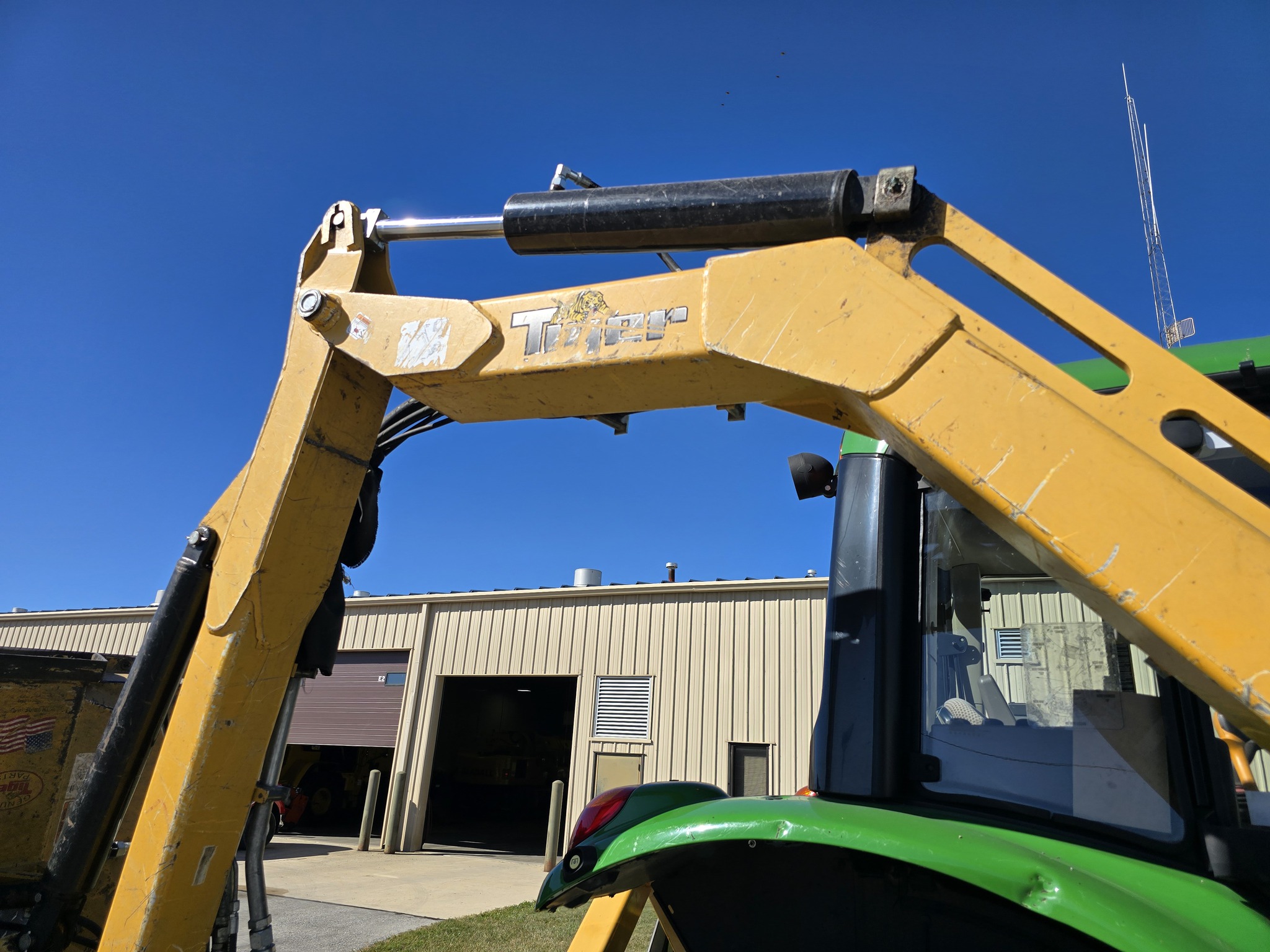 2018 John Deere 6110M Image 11