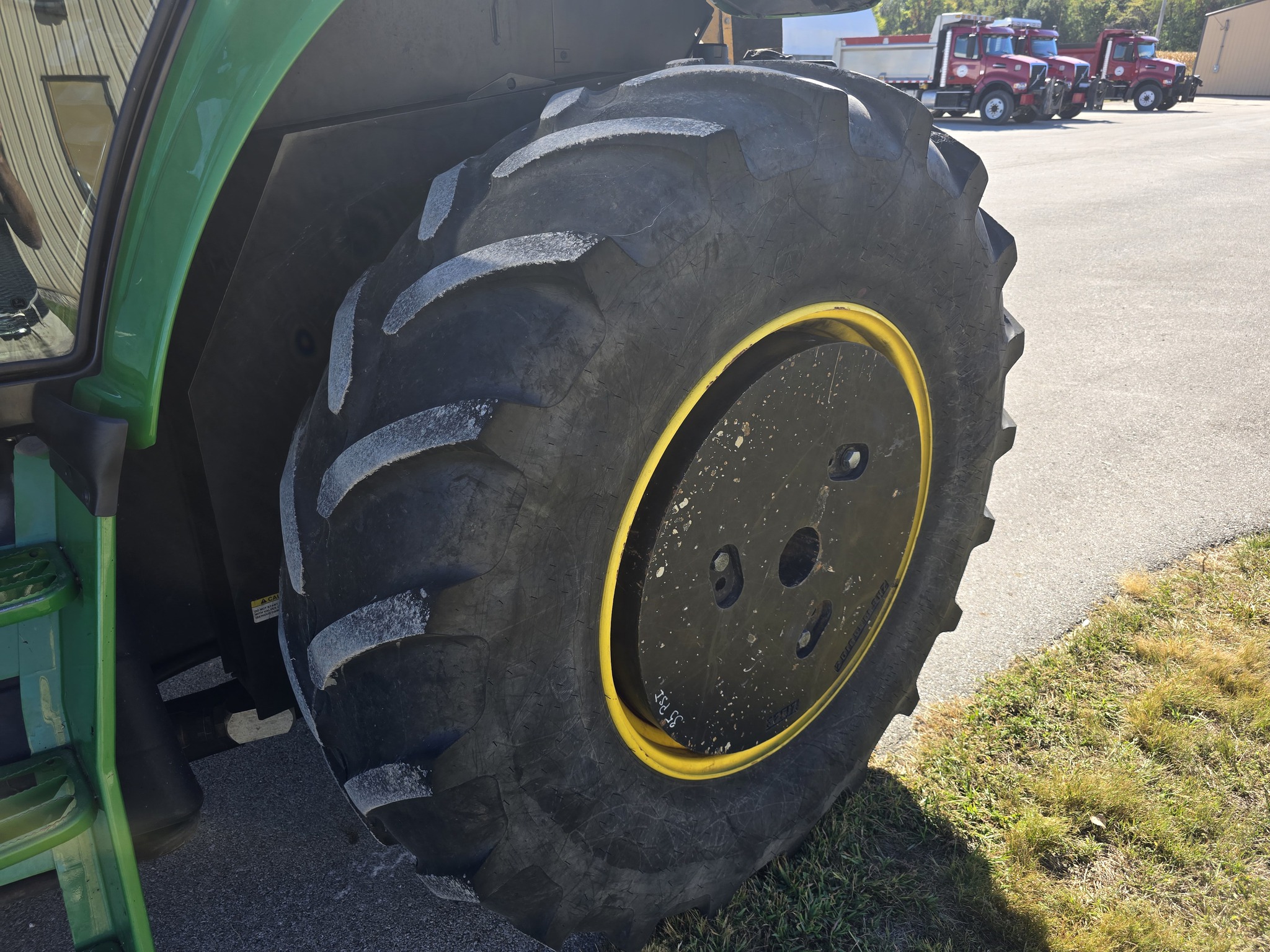 2018 John Deere 6110M Image 19