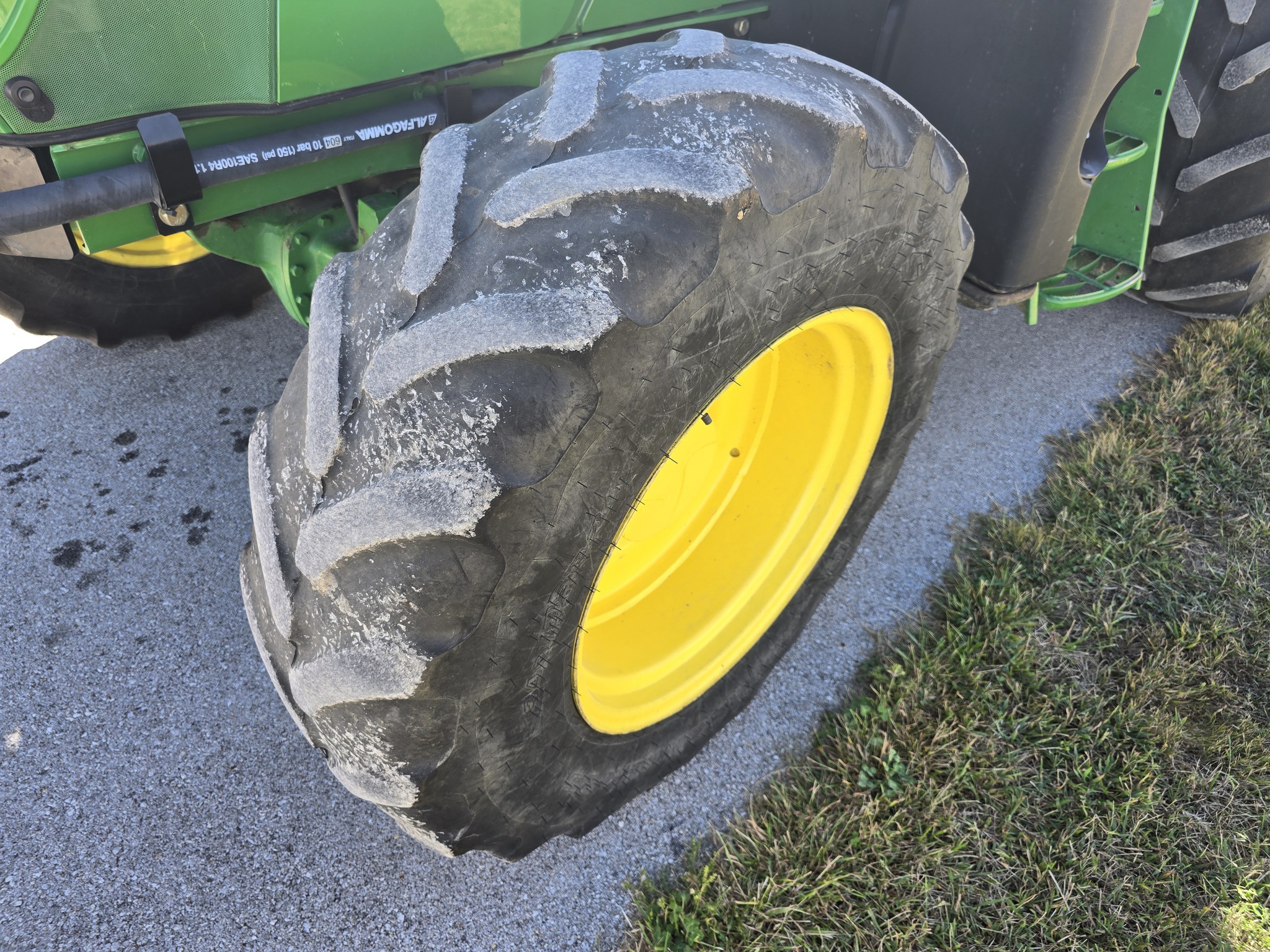 2018 John Deere 6110M Image 23