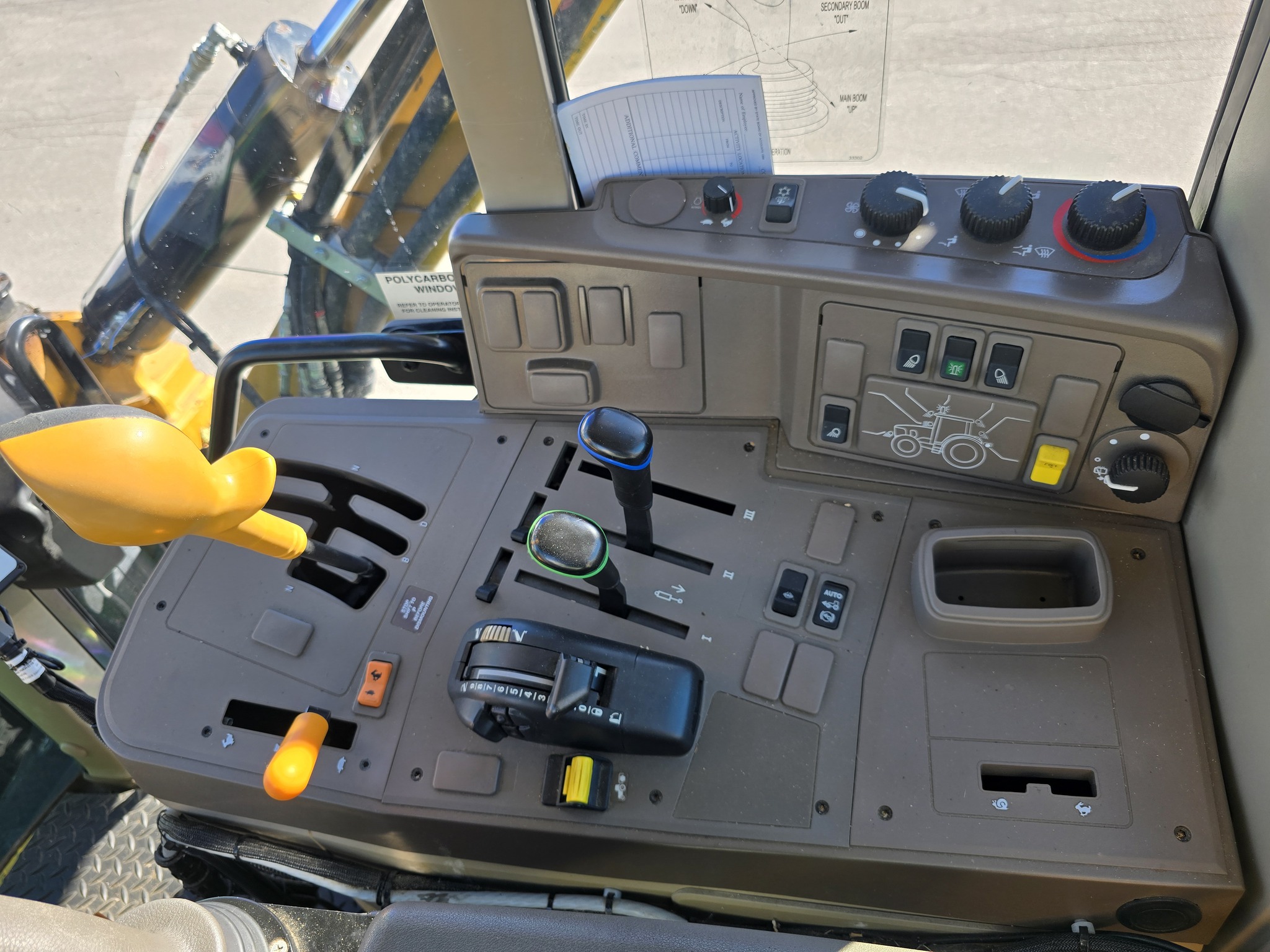 2018 John Deere 6110M Image 31