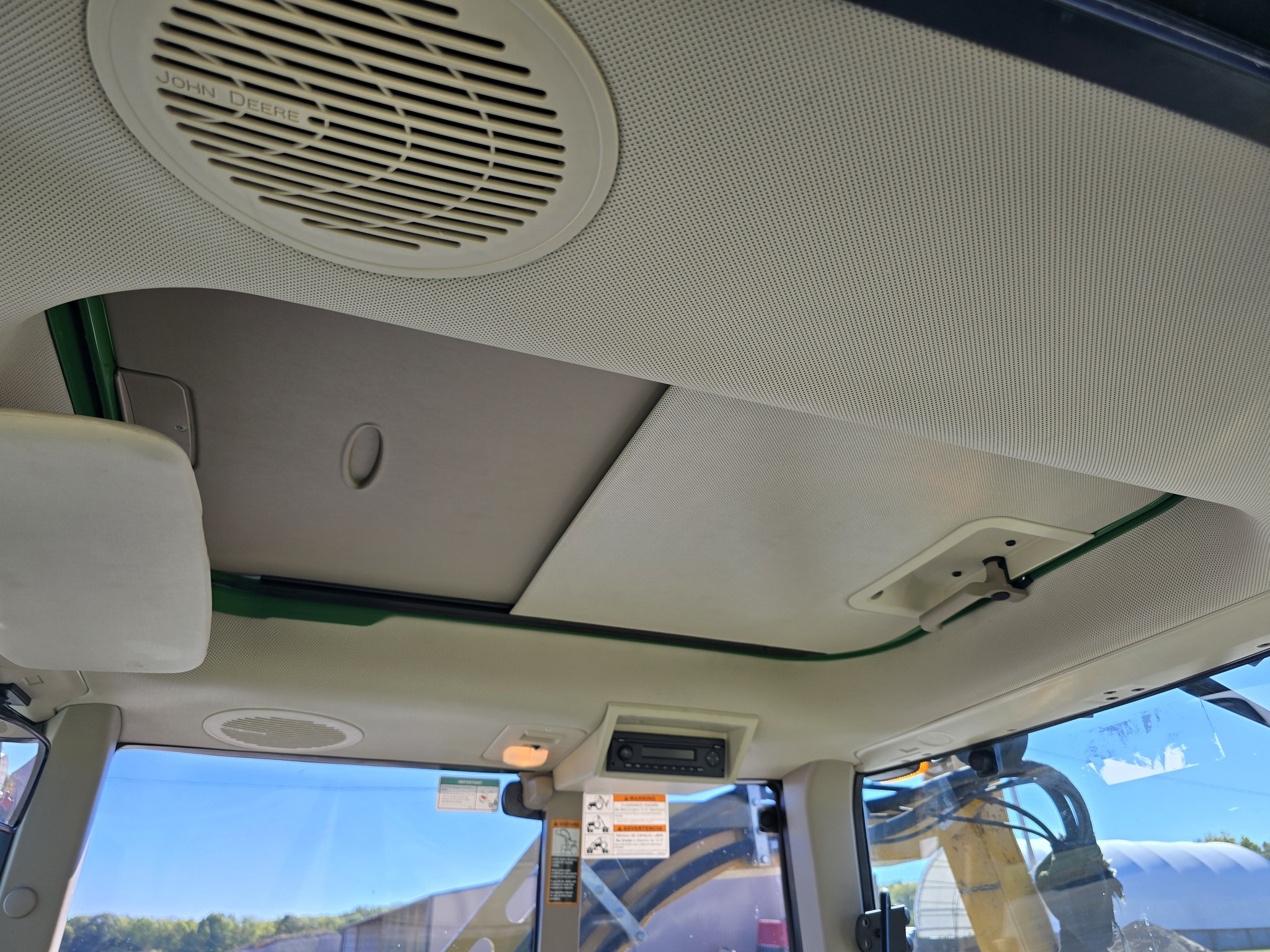 2018 John Deere 6110M Image 30