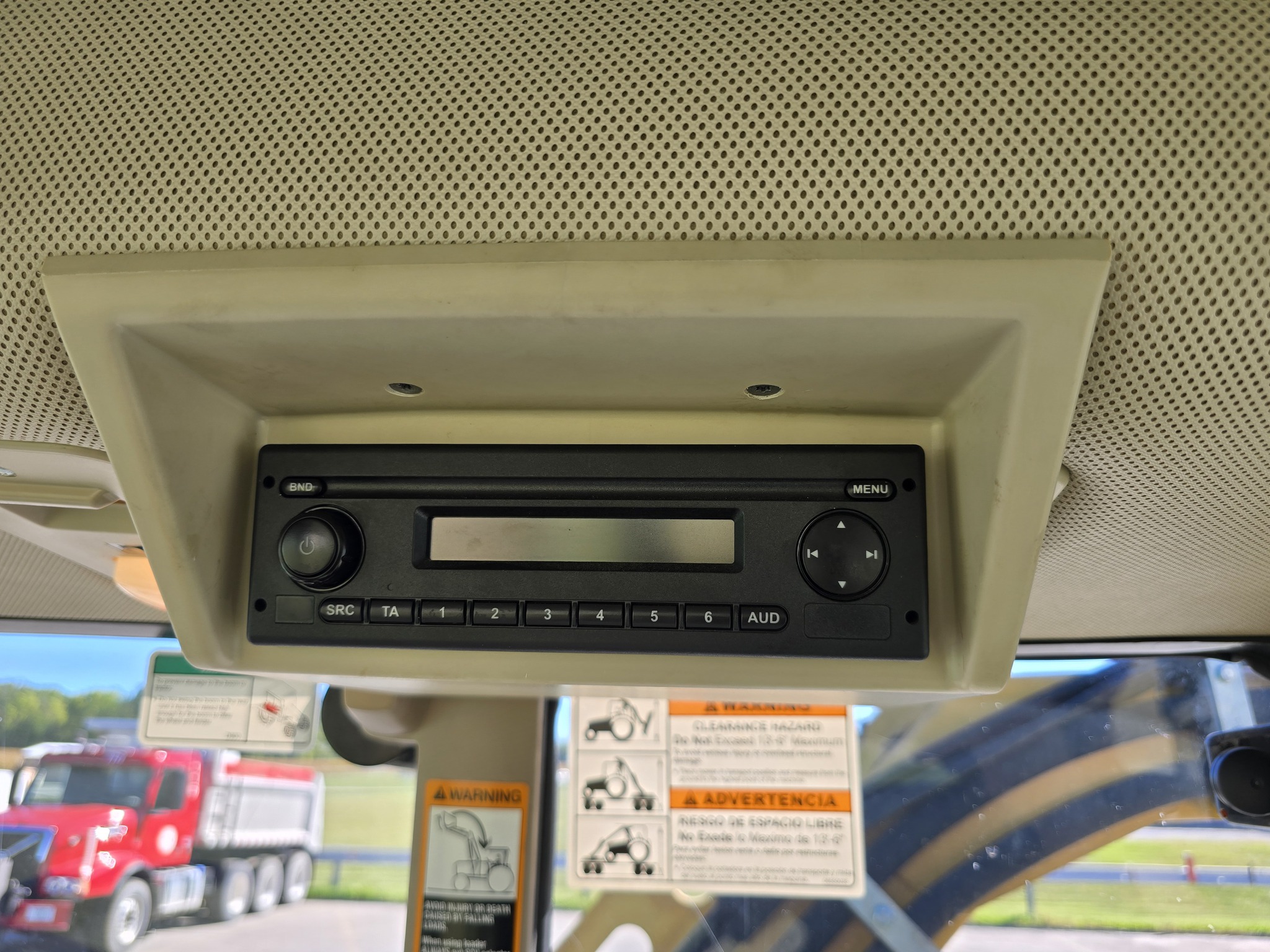 2018 John Deere 6110M Image 32