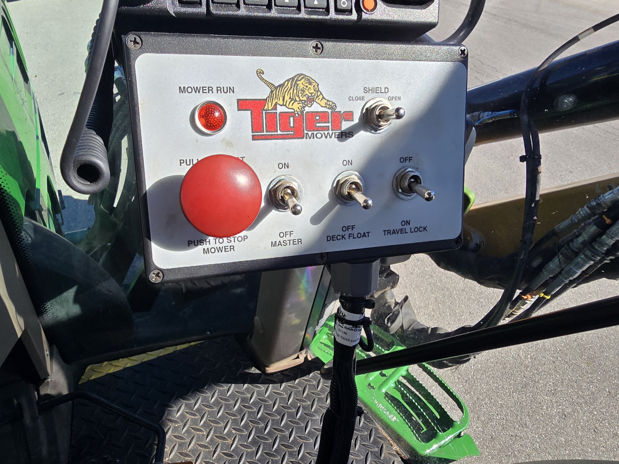 2018 John Deere 6110M Image 34