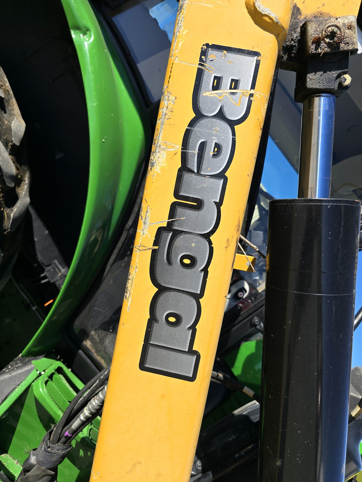 2018 John Deere 6110M Image 37