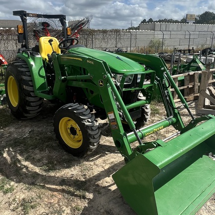 2023 John Deere 3038E Photo 3