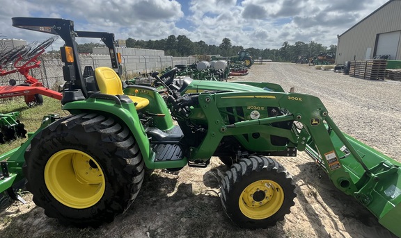 2023 John Deere 3038E Photo 4