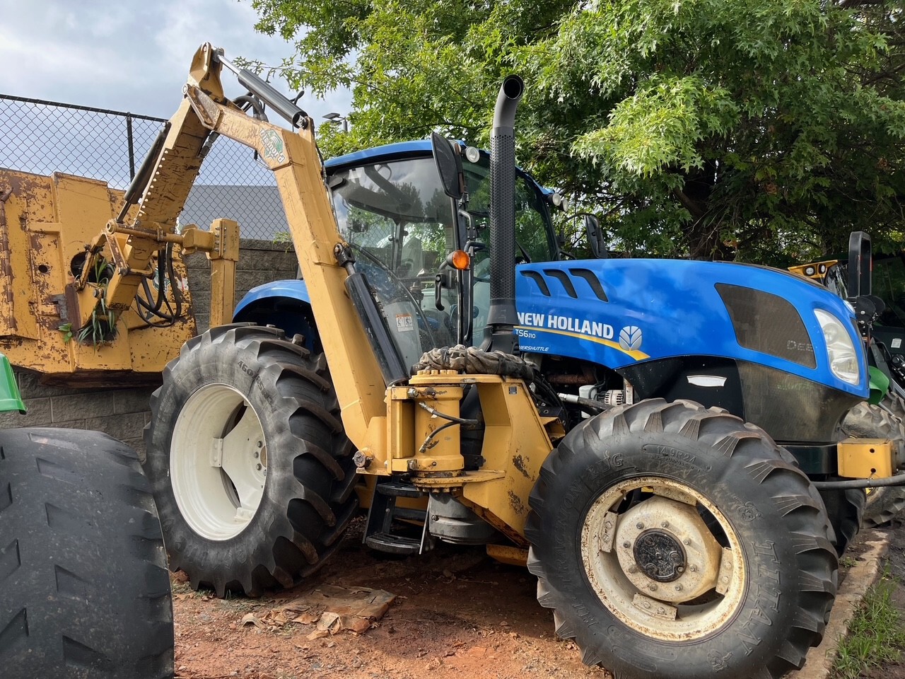 New Holland TS6 110 Image 2