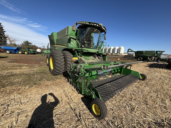 Used 2021 John Deere S780 Combines at Horizon Ag & Turf in Wetaskiwin, AB - Photo3
