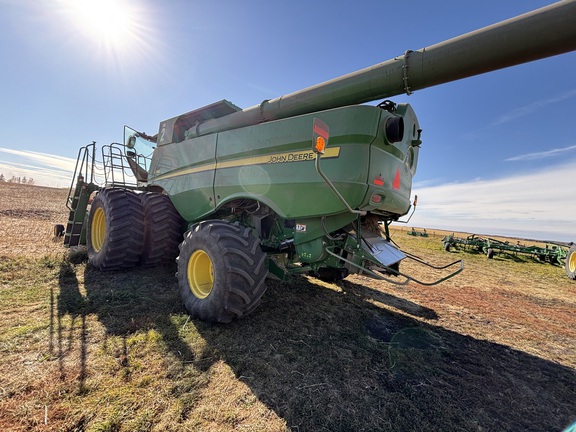 Used 2021 John Deere S780 Combines at Horizon Ag & Turf in Wetaskiwin, AB - Photo6
