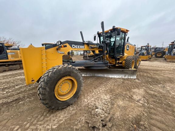 Photo of a 2024 John Deere 672G