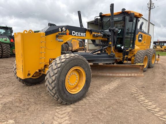 Photo of a 2024 John Deere 772G