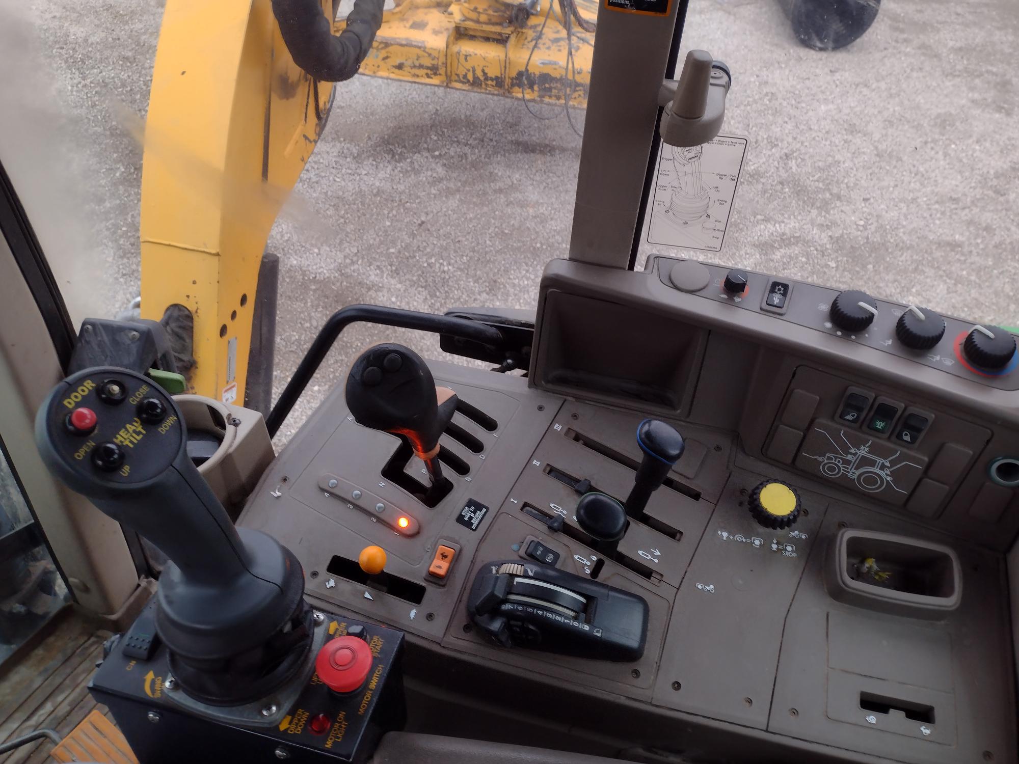 2012 John Deere 6330 Image 9