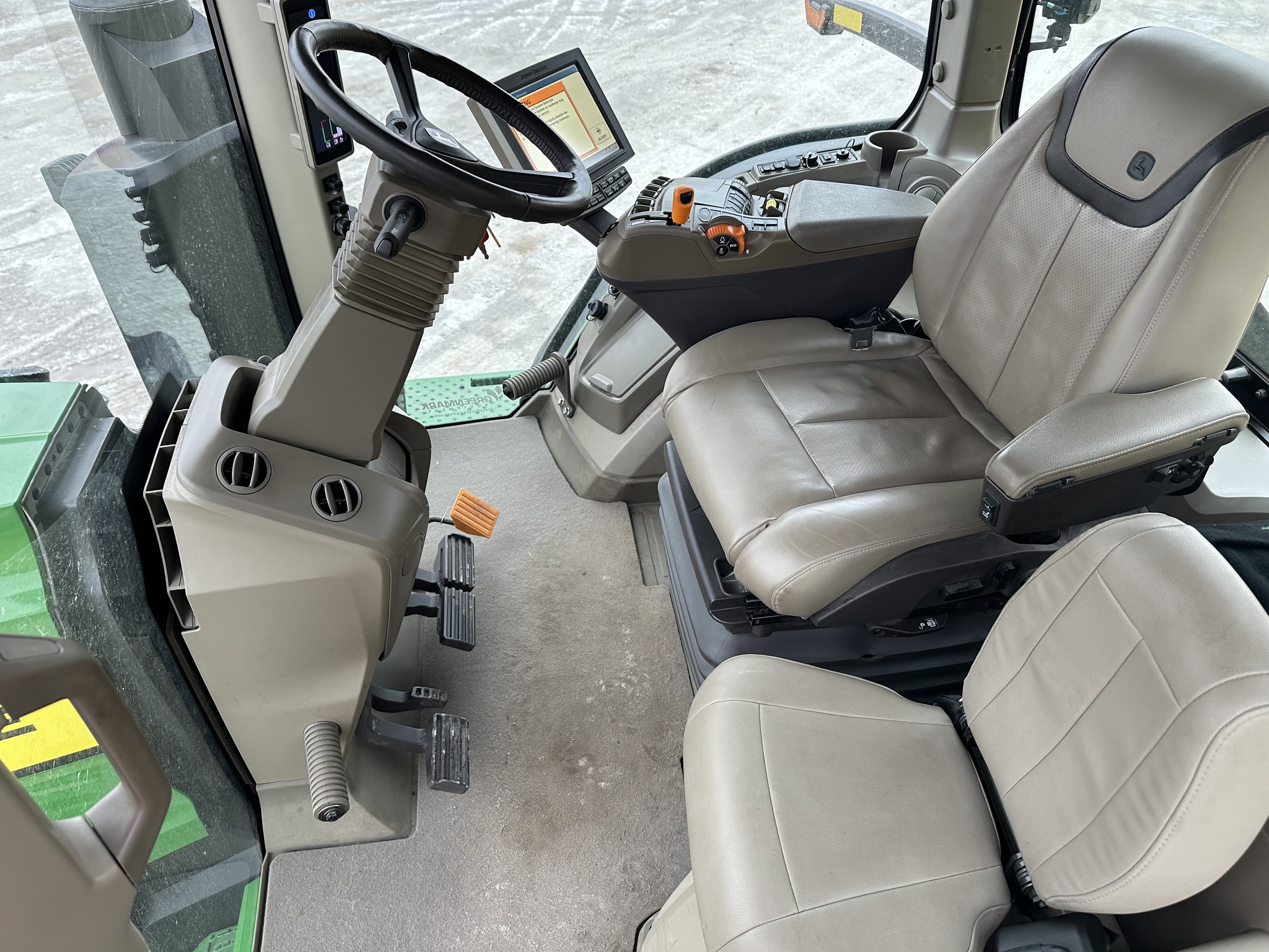 2023 John Deere 8R 370 Image 11