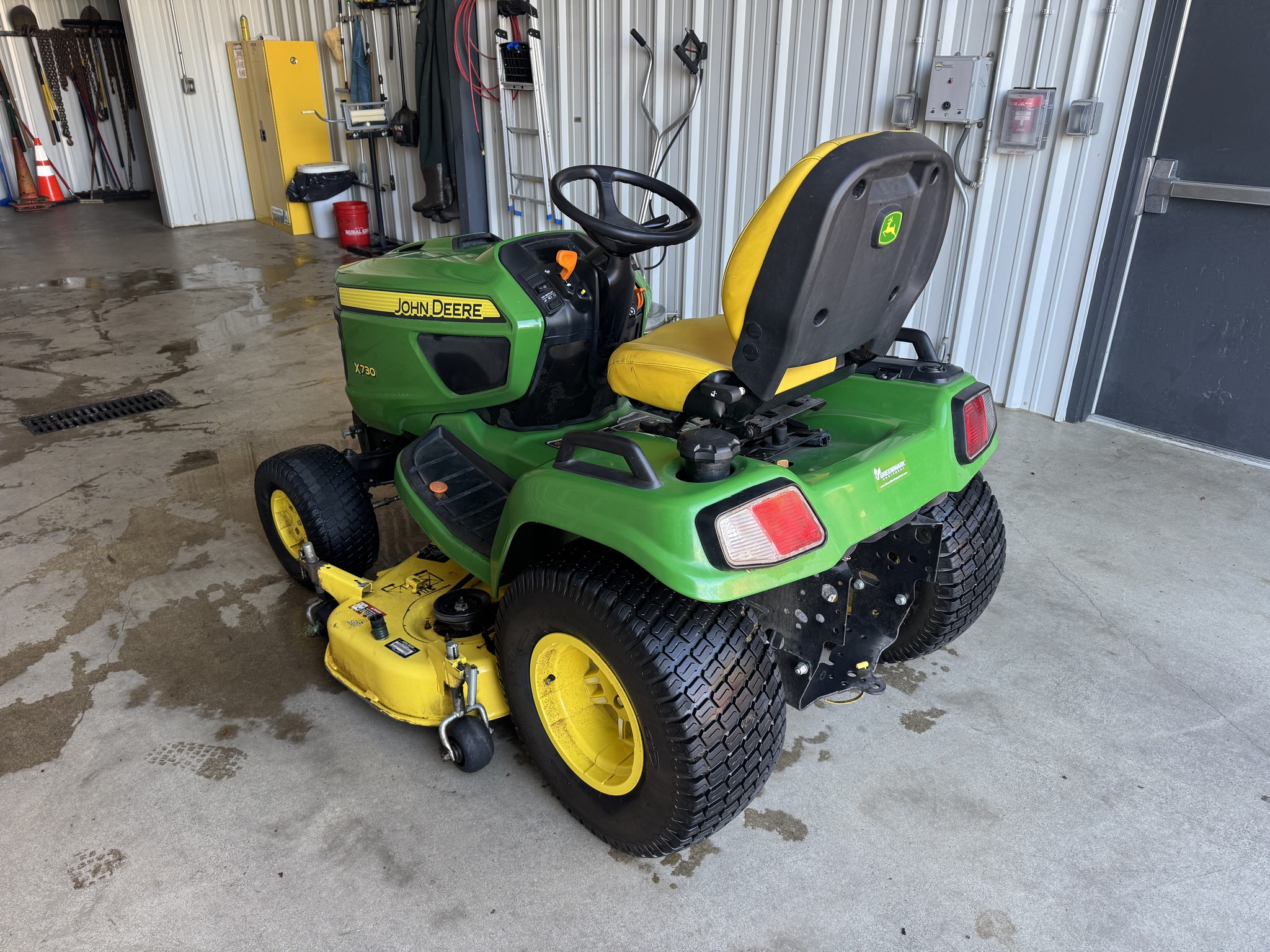 2022 John Deere X730 Image 4