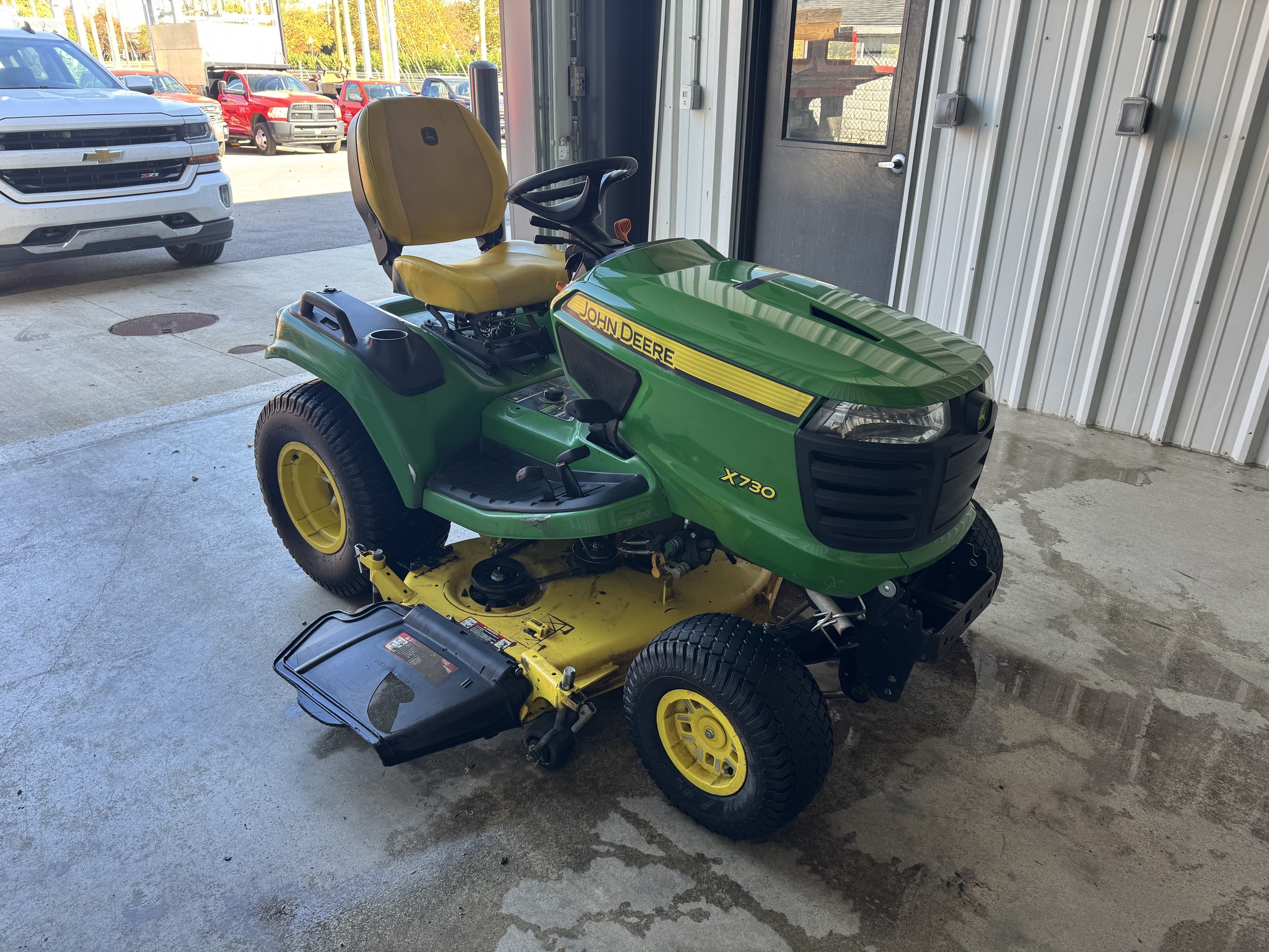 2022 John Deere X730 Image 1