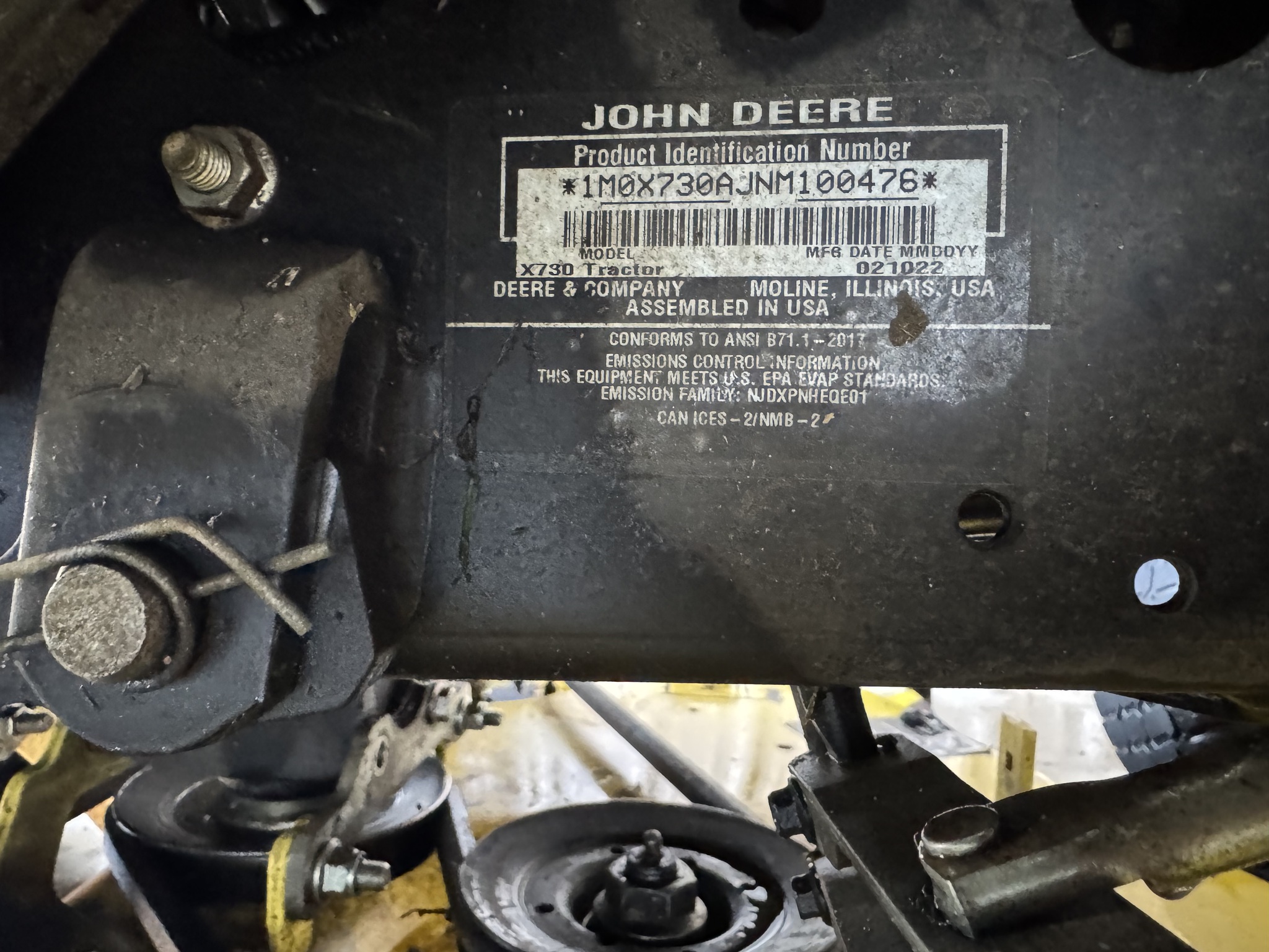 2022 John Deere X730 Image 15
