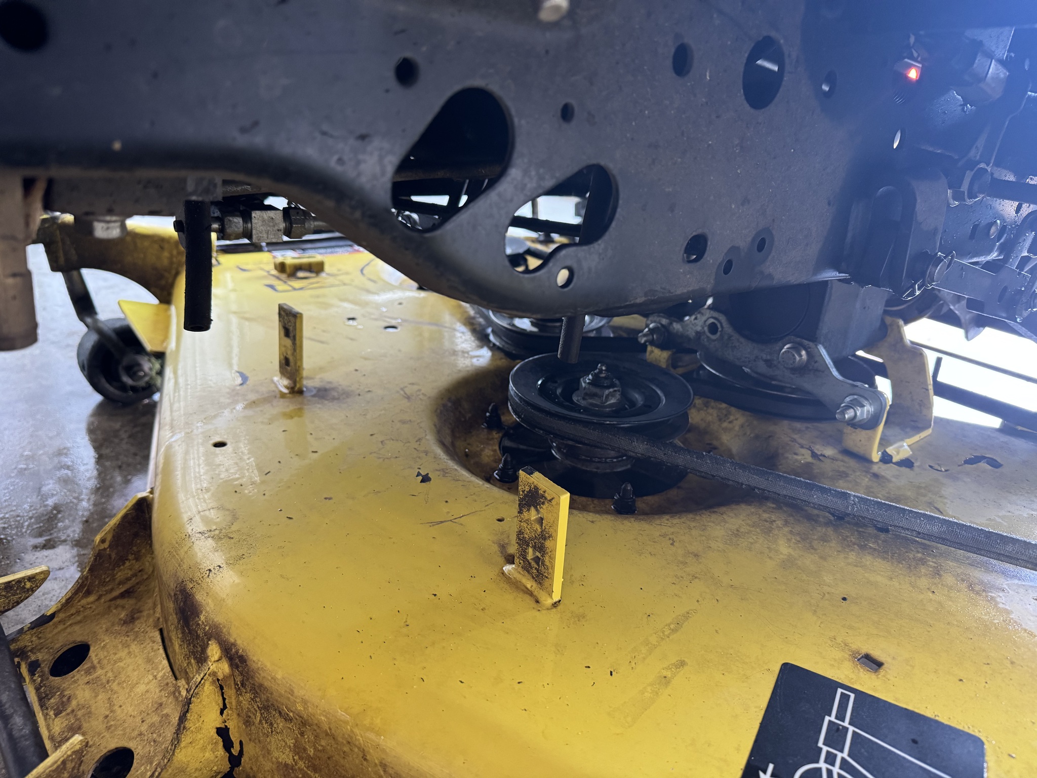 2022 John Deere X730 Image 12