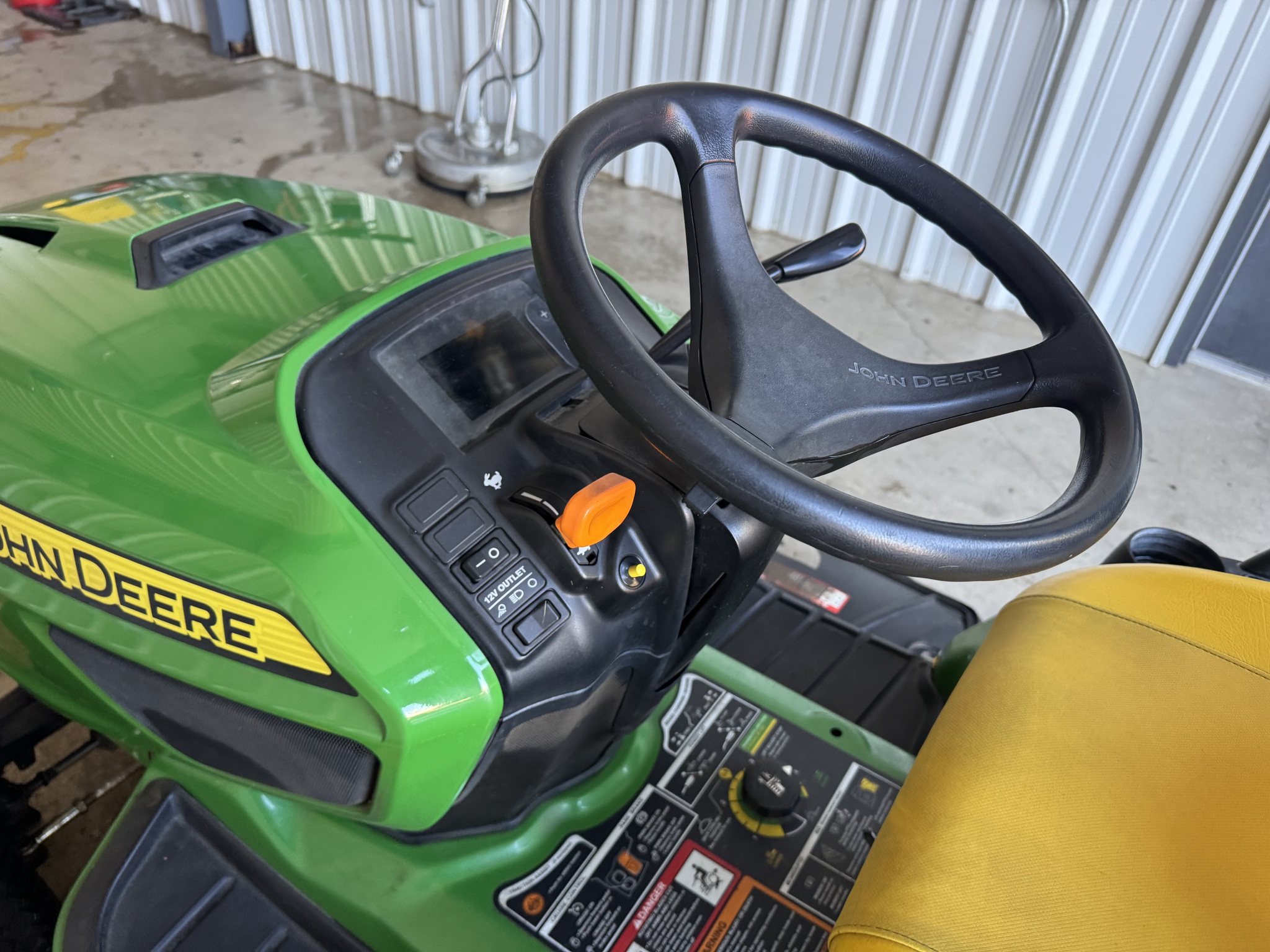 2022 John Deere X730 Image 8