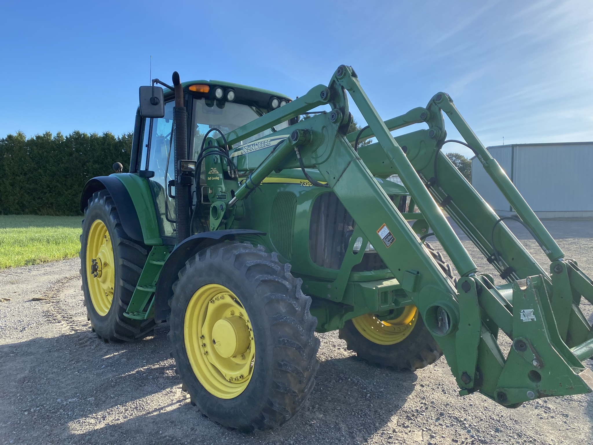 2004 John Deere 7320 Image 2