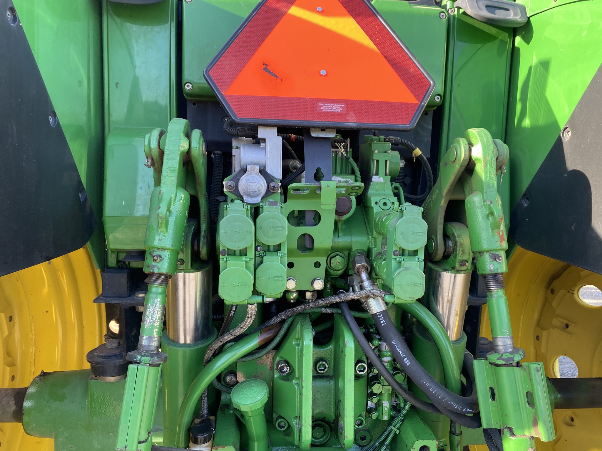 2004 John Deere 7320 Image 8