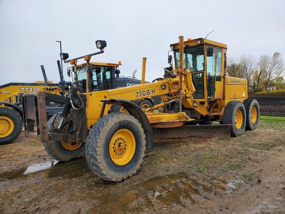 Photo of a 1991 John Deere 770BH