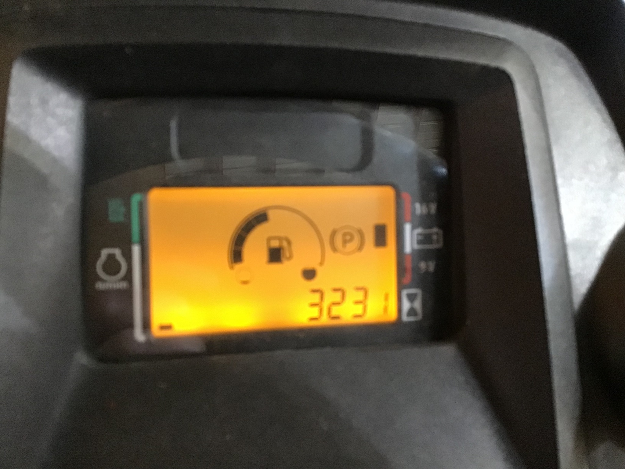 2019 John Deere X590 Image 7