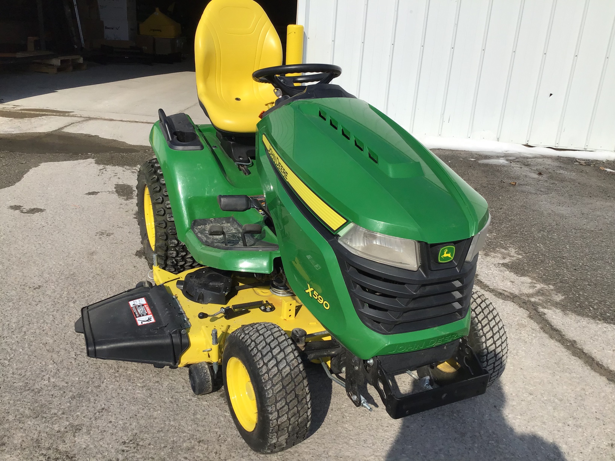 2019 John Deere X590 Image 2