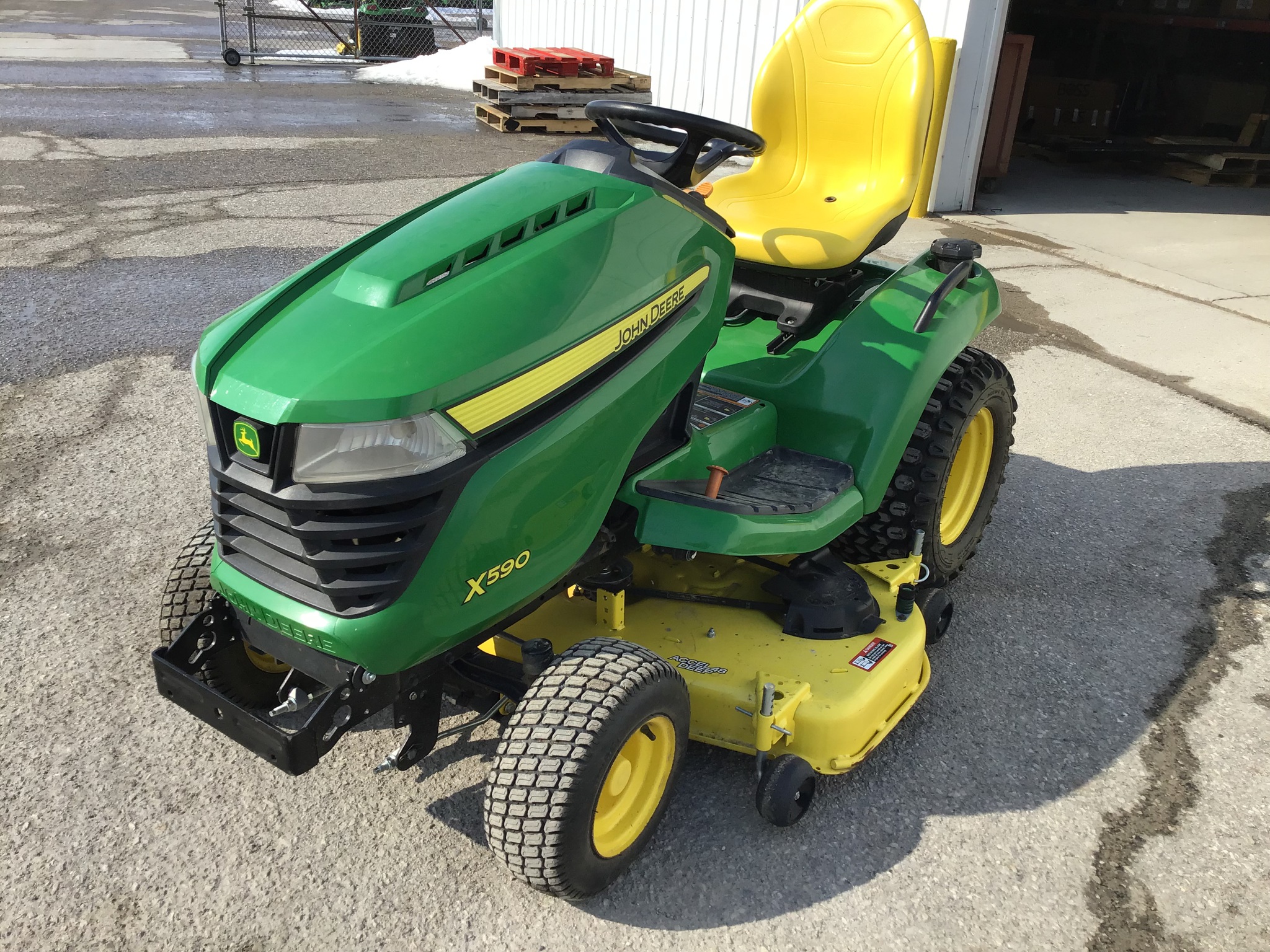 2019 John Deere X590 Image 1