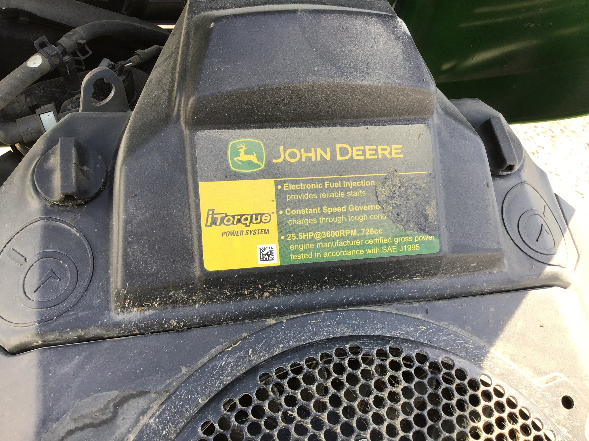 2019 John Deere X590 Image 10