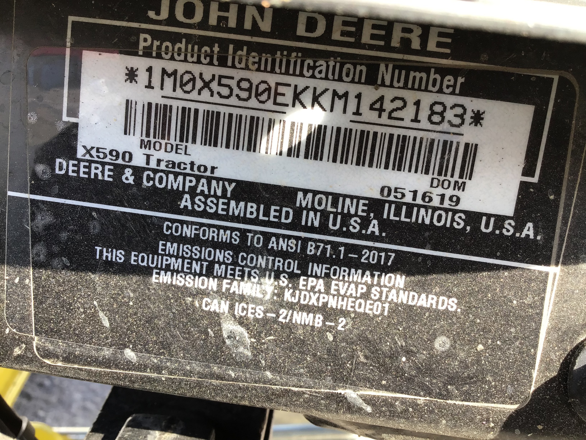 2019 John Deere X590 Image 11