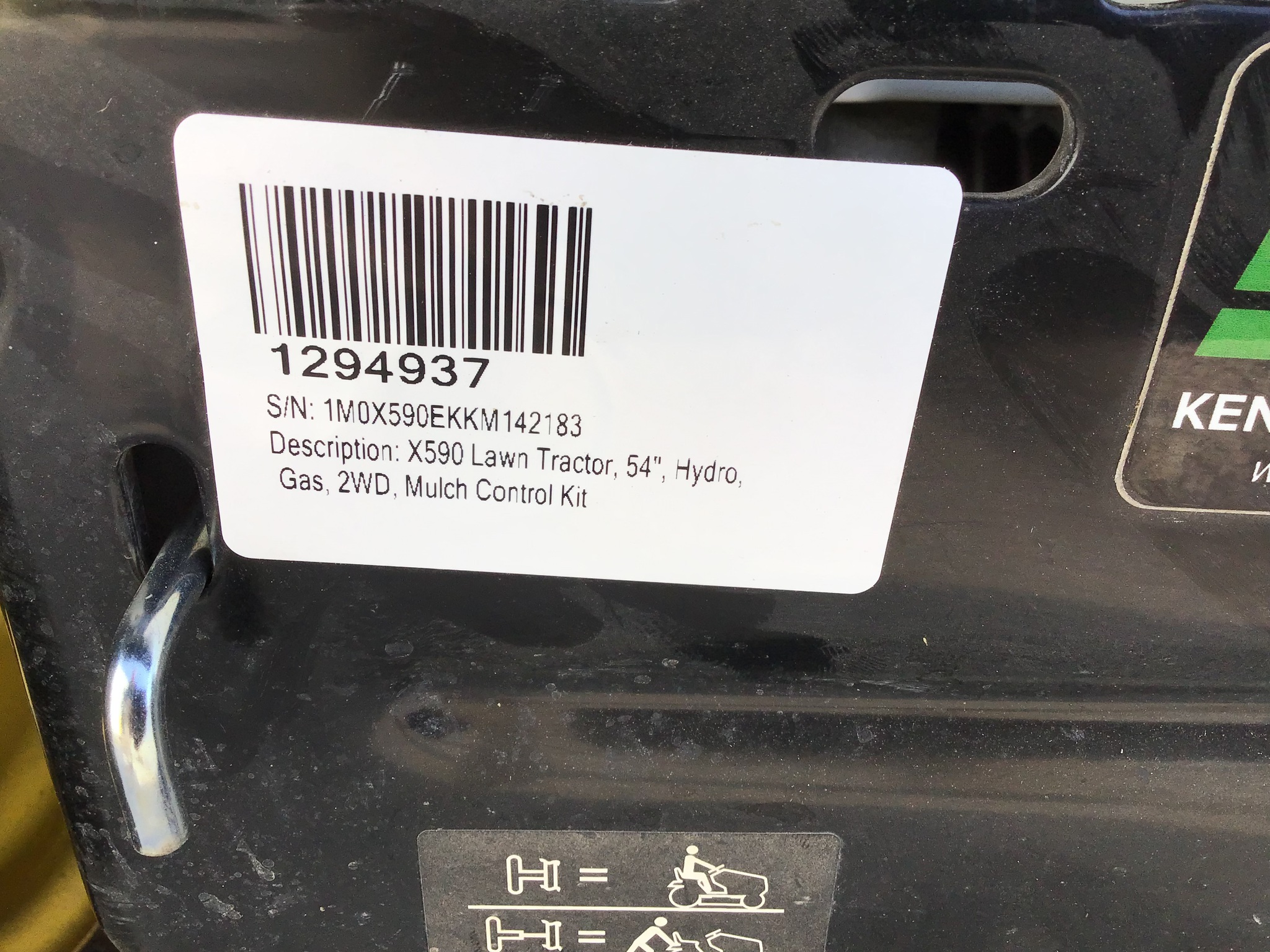 2019 John Deere X590 Image 12