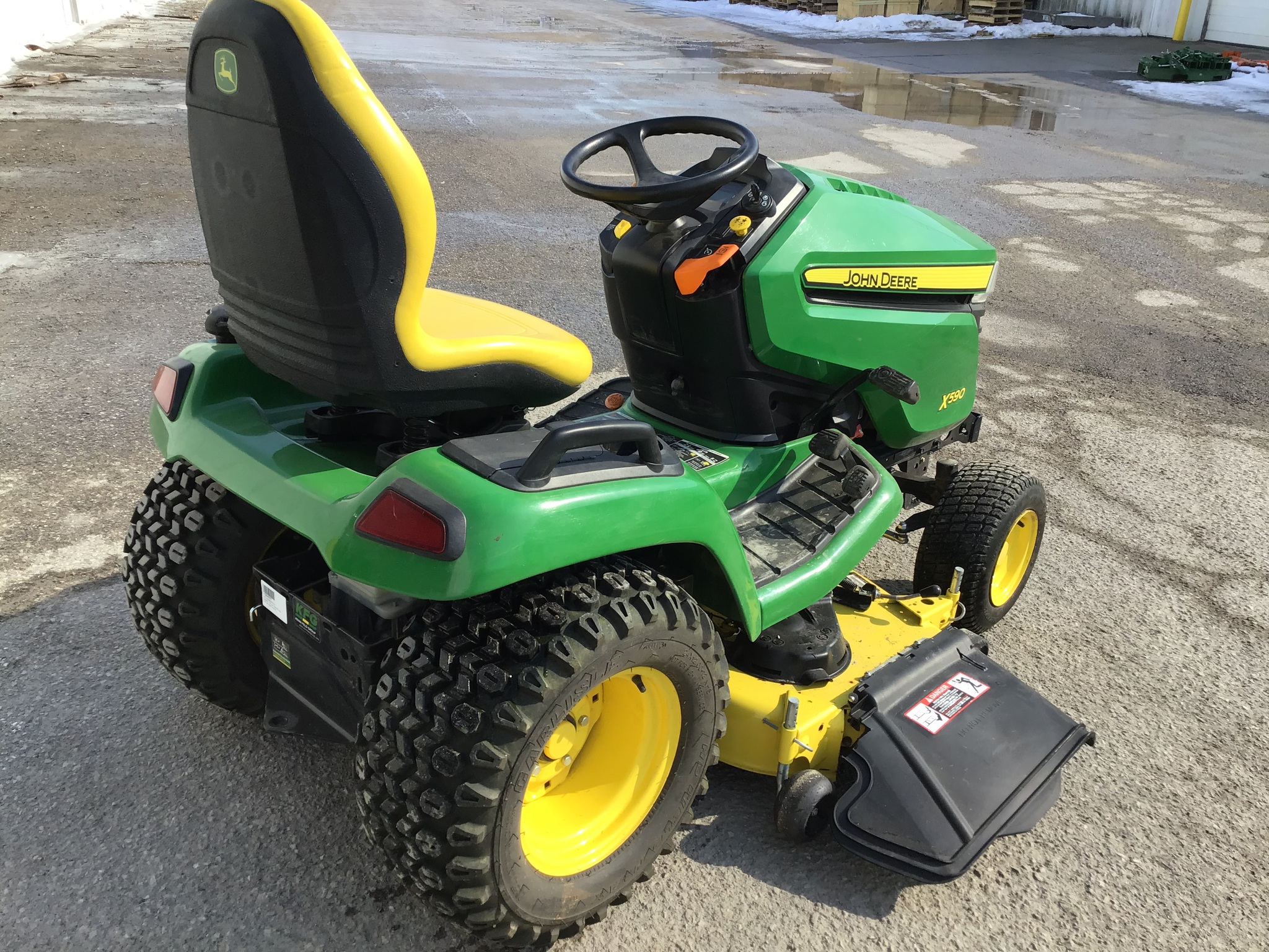 2019 John Deere X590 Image 3