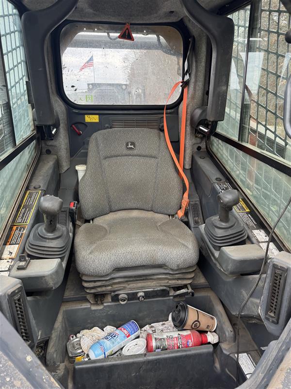 2022 John Deere 333G Image 4