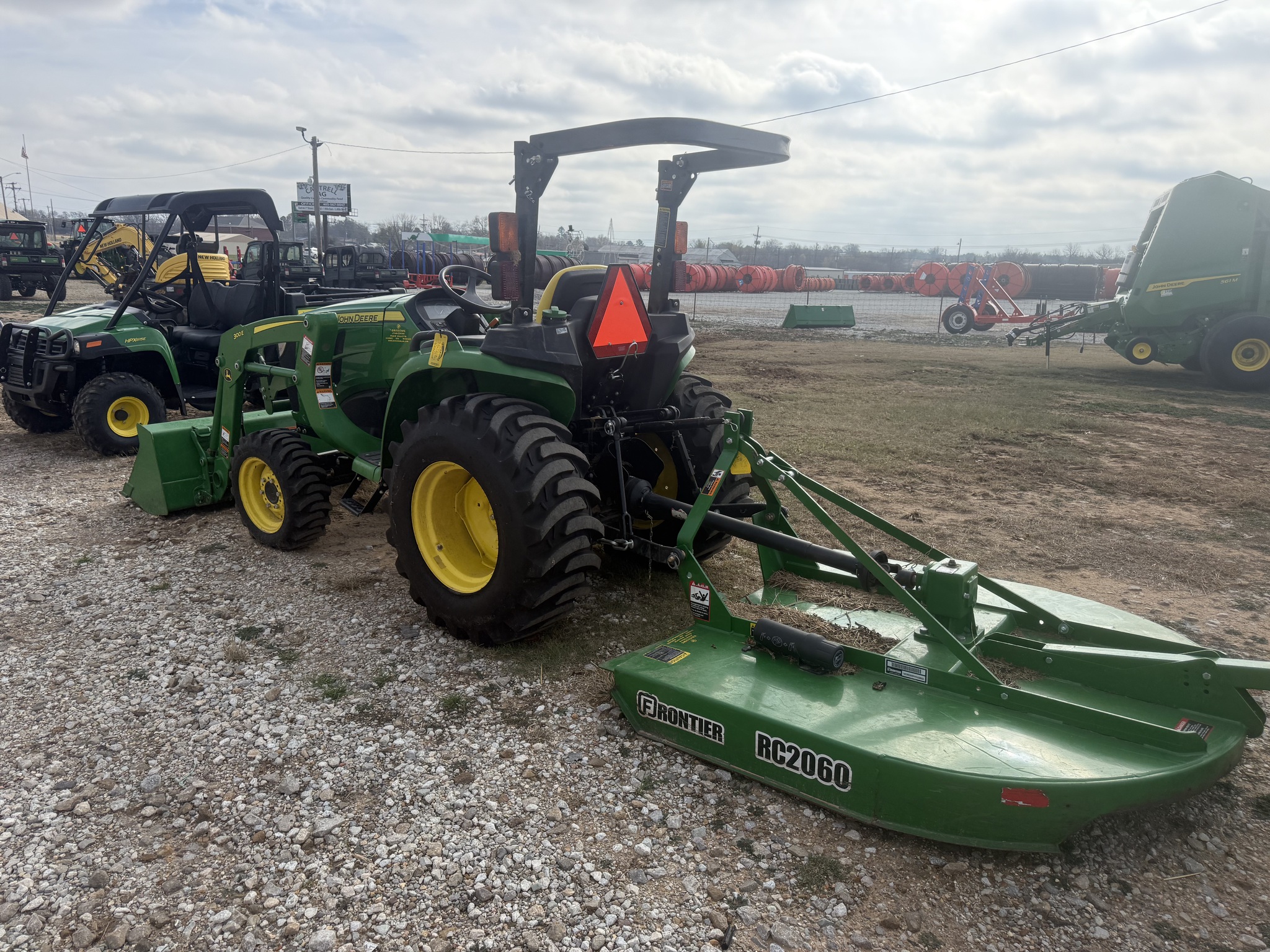 2018 John Deere 3025E Image 3