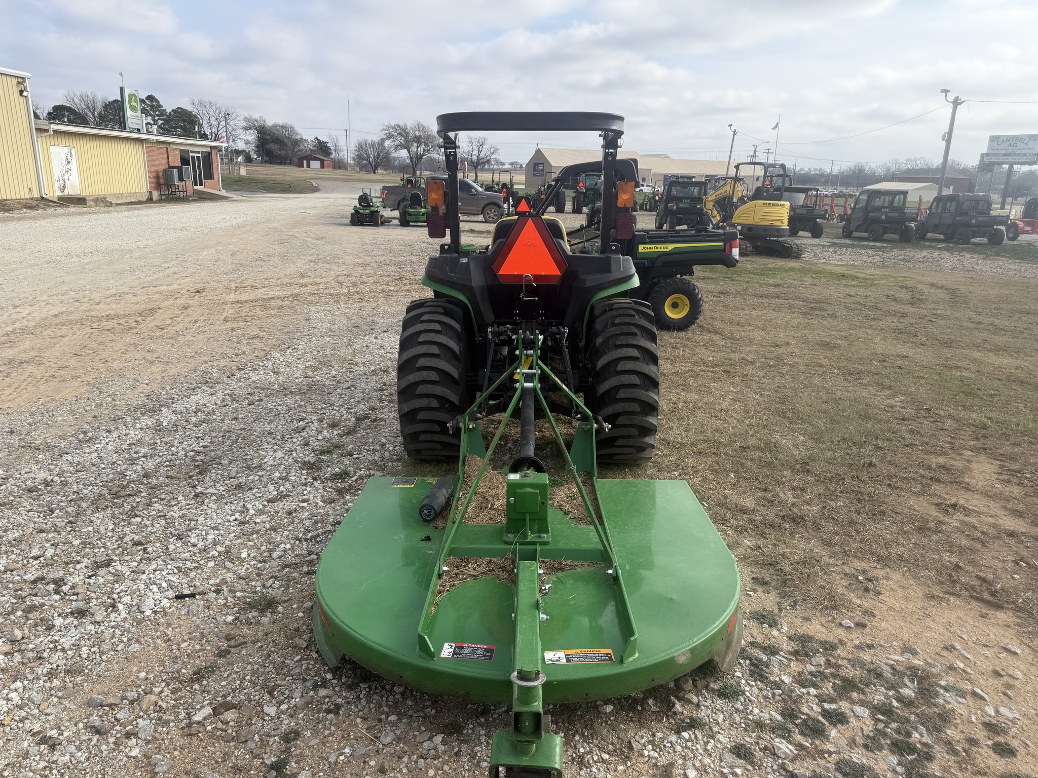 2018 John Deere 3025E Image 4