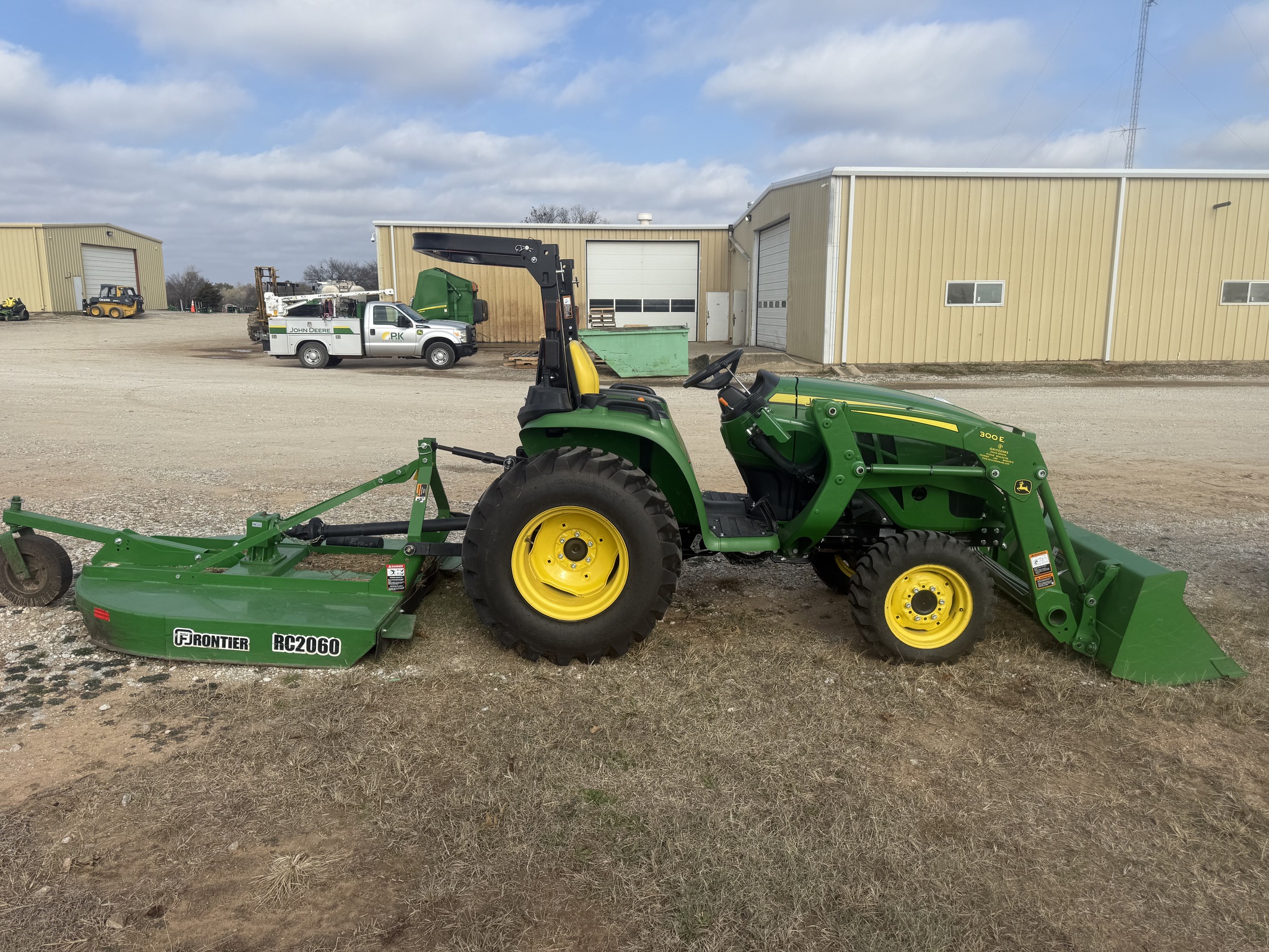 2018 John Deere 3025E Image 6
