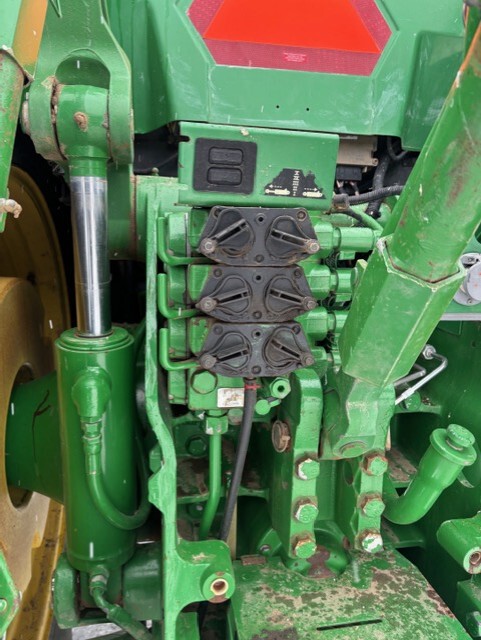 2002 John Deere 8420 Image 11