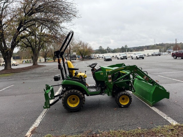 2024 John Deere 1025R Image 3