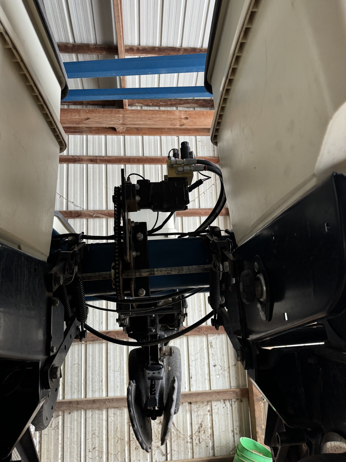 2000 Kinze 3600 Image 7