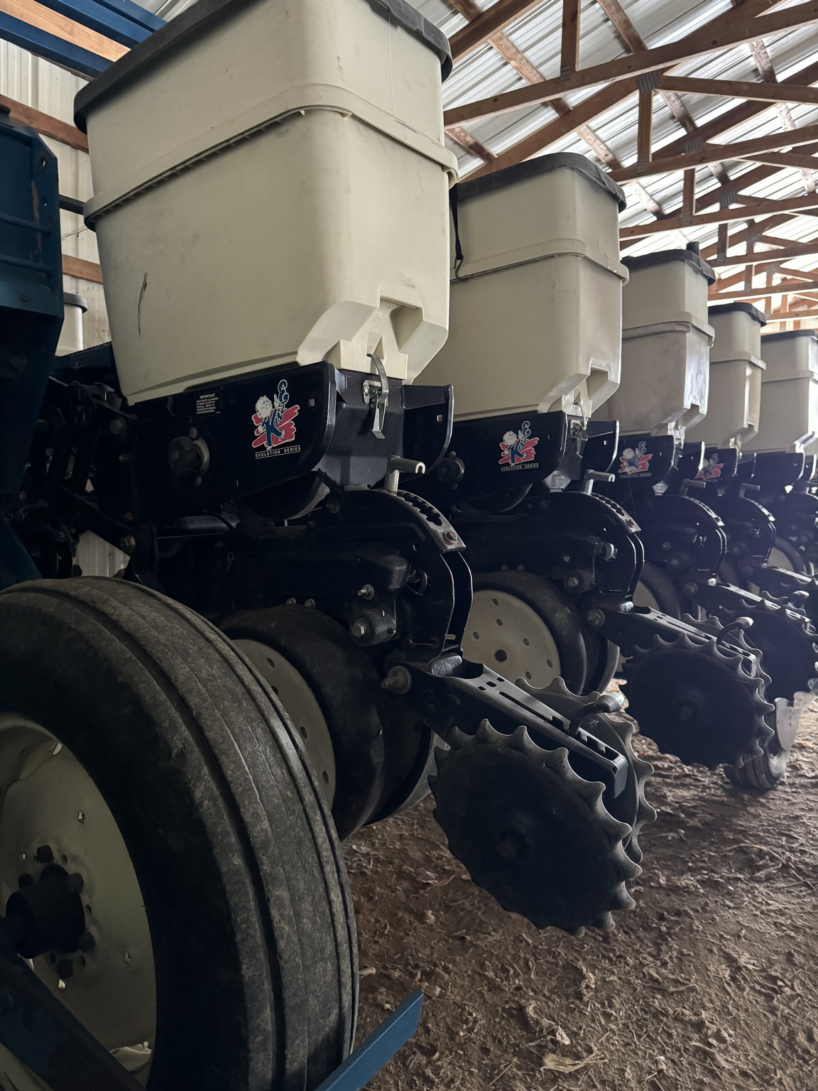 2000 Kinze 3600 Image 3