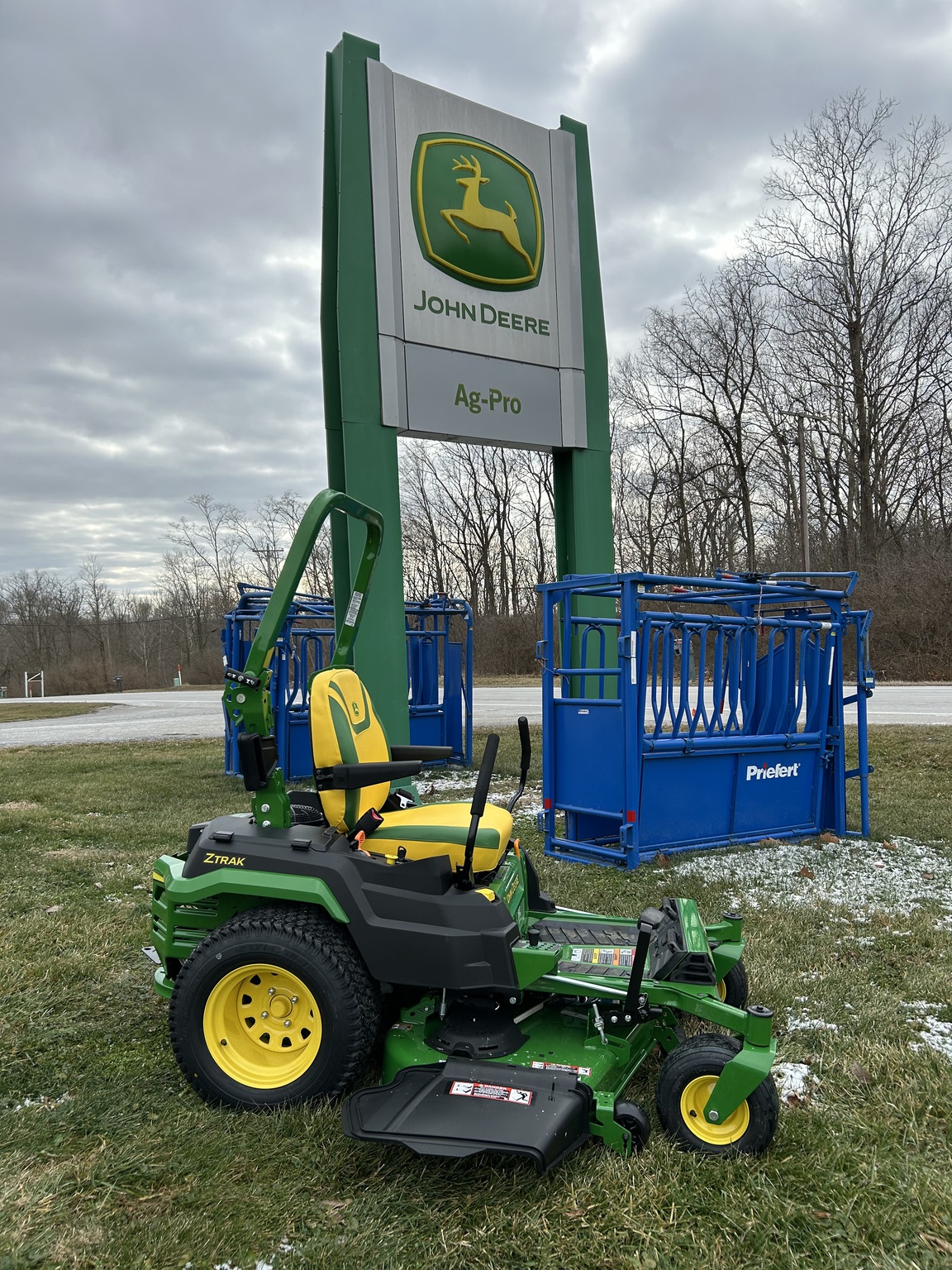 2026 John Deere Z530R Image 1