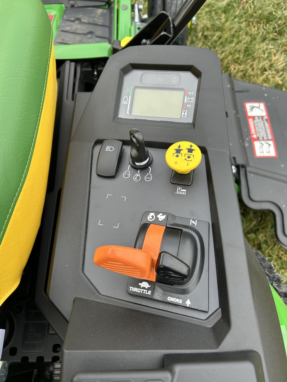 2026 John Deere Z530R Image 10