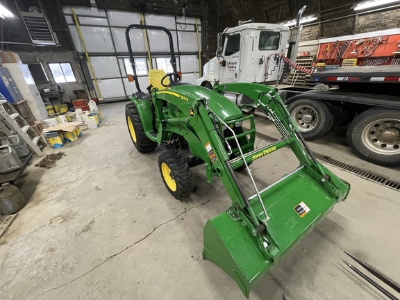  John Deere 3320