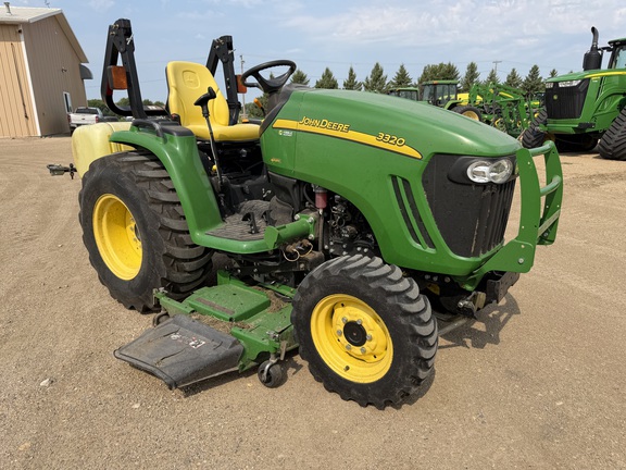  John Deere 3320