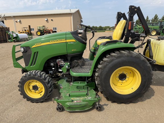 2012 John Deere 3320 - Photo8