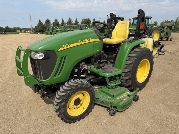 2012 John Deere 3320 - Photo9