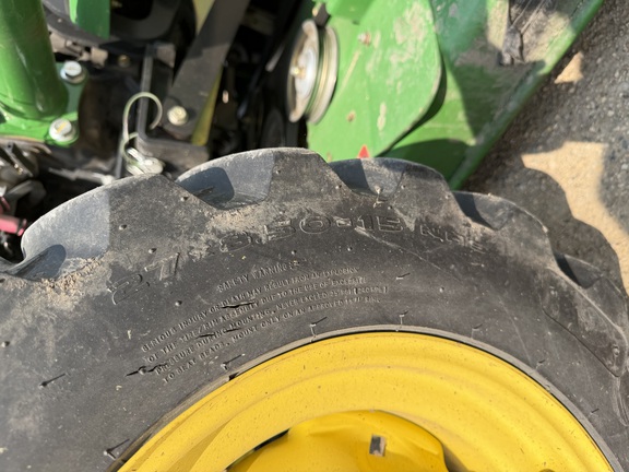 2012 John Deere 3320 - Photo11