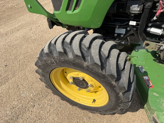 2012 John Deere 3320 - Photo12