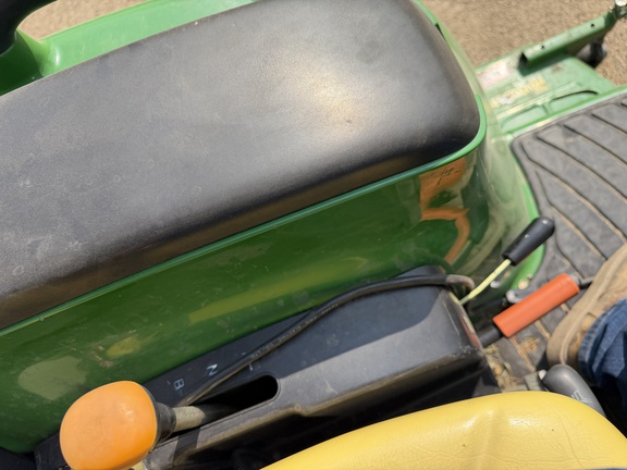 2012 John Deere 3320 - Photo26