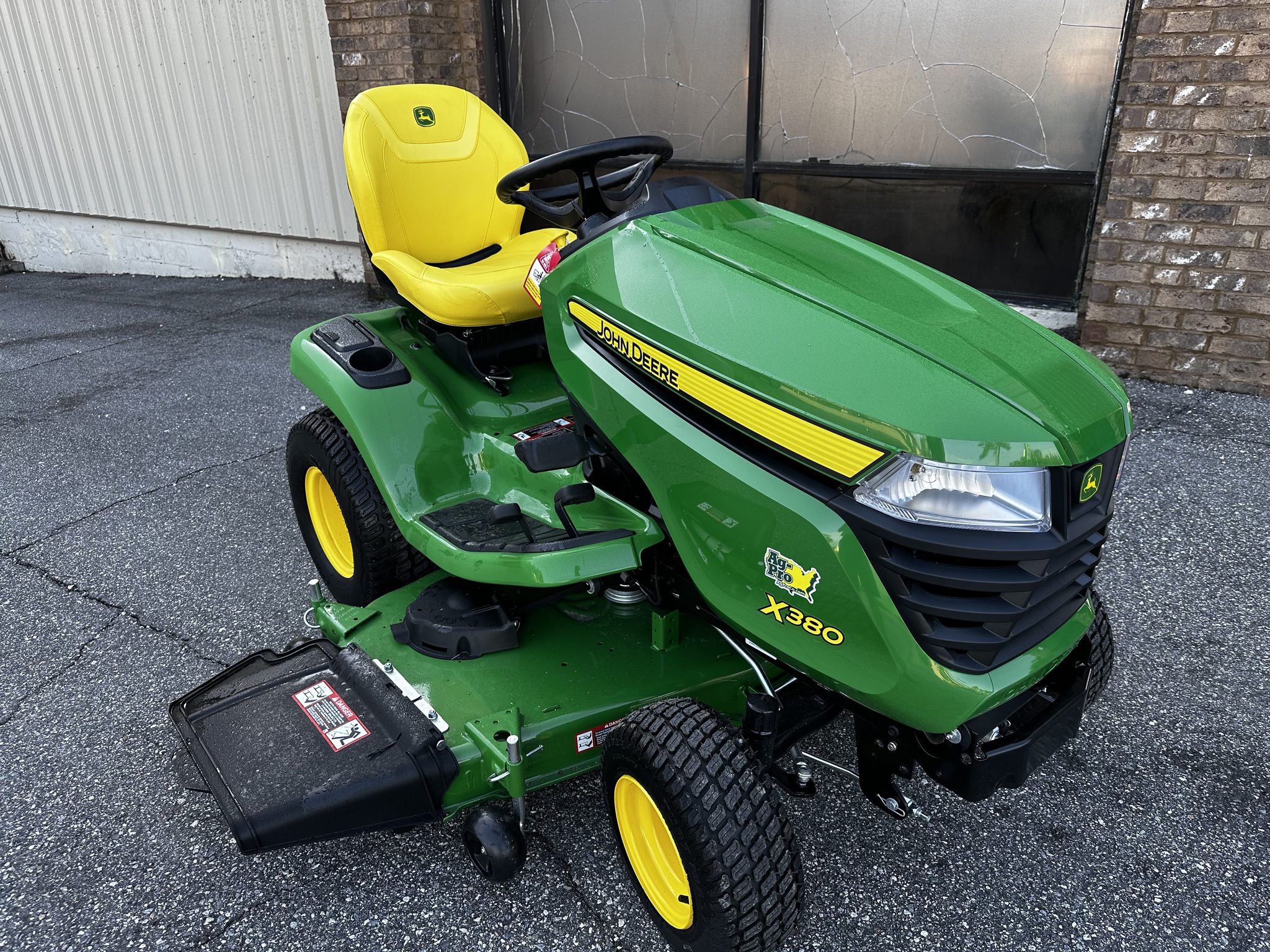 2025 John Deere X380 Image 3